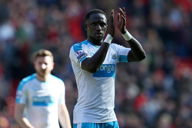 LIVERPOOL, ENGLAND - APRIL 23: Moussa Sissoko of Newcastle United applauds away supporters during the Barclays Premier League match between Liverpool and Newcastle United at Anfield on April 23, 2016 in Liverpool, United Kingdom. (Photo by Jan Kruger/Getty Images) LIVERPOOL, ENGLAND - APRIL 23: Moussa Sissoko of Newcastle United applauds away supporters during the Barclays Premier League match between Liverpool and Newcastle United at Anfield on April 23, 2016 in Liverpool, United Kingdom. (Photo by Jan Kruger/Getty Images)
