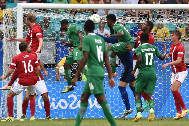 Aminu Umar (C-L) of Nigeria heads the ball to score against Denmark during the Rio 2016 Olympic Games mens quarter-final football match Nigeria vs Denmark, at the Arena Fonte Nova Stadium in Salvador, Brazil on August 13, 2016. / AFP / NELSON ALMEIDA        (Photo credit should read NELSON ALMEIDA/AFP/Getty Images)