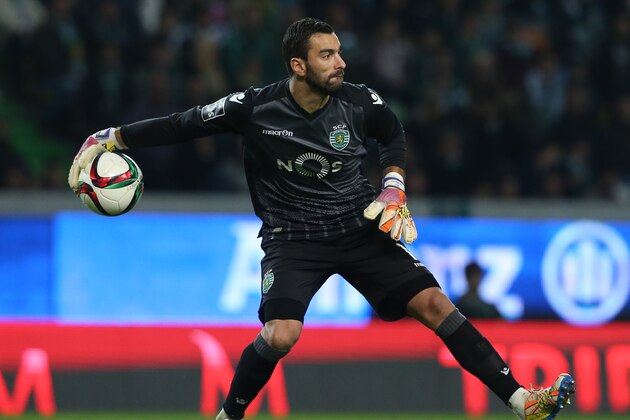 LISBON, PORTUGAL - JANUARY 2:  Sporting CP's goalkeeper Rui Patricio in action during the Primeira Liga match between Sporting CP and FC Porto at Estadio Jose Alvalade on January 2, 2016 in Lisbon, Portugal.  (Photo by Gualter Fatia/Getty Images)
