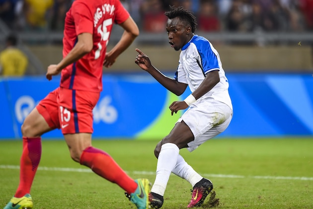BELO HORIZONTE, BRAZIL - AUGUST 13: ELIS Alberth of Honduras celebrates a scored goal against Republic of Korea during a match between Republic of Korea and Honduras as part of Men`s Football - Olympics at Mineirao Stadium on August 13, 2016 in Belo Horizonte, Brazil. (Photo by Pedro Vilela/Getty Images)