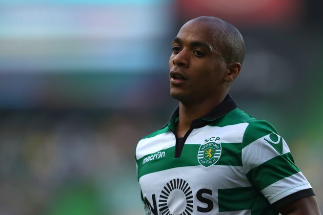 LISBON, PORTUGAL - AUGUST 13: Sporting's midfielder Joao Mario from Portugal during the Portuguese Primeira Liga between Sporting CP and CS Maritimo at Estadio Jose Alvalade on August 13, 2016 in Lisbon, Portugal.  (Photo by Carlos Rodrigues/Getty Images)