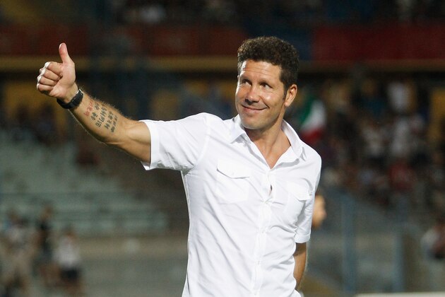 COSENZA, ITALY - AUGUST 06:  Head coach of Atletico de Madrid Diego Pablo Simeone salutes after a pre-season friendly match between FC Crotone and Club Atletico de Madrid at Stadio Comunale Gigi Marulla on August 6, 2016 in Cosenza, Italy.  (Photo by Maurizio Lagana/Getty Images)