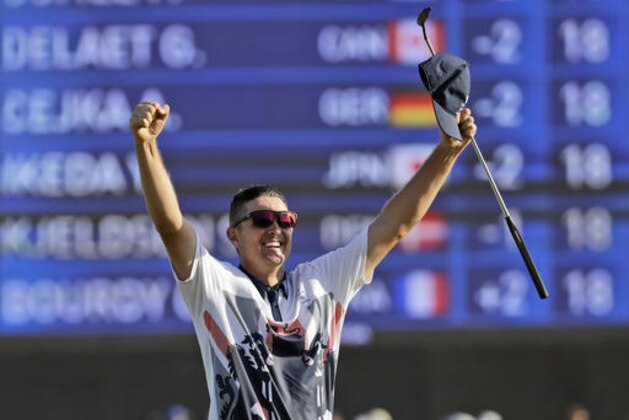 Justin Rose of Great Britain, wins the gold medal during the final round of the men's golf event at the 2016 Summer Olympics in Rio de Janeiro, Brazil, Sunday, Aug. 14, 2016. (AP Photo/Chris Carlson)