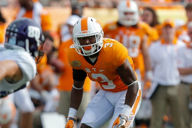 TAMPA, FL - JANUARY 1:  Micah Abernathy #3 of the Tennessee Volunteers against the Northwestern Wildcats during the Outback Bowl at Raymond James Stadium on January 1, 2016 in Tampa, Florida. (Photo by Mike Carlson/Getty Images)