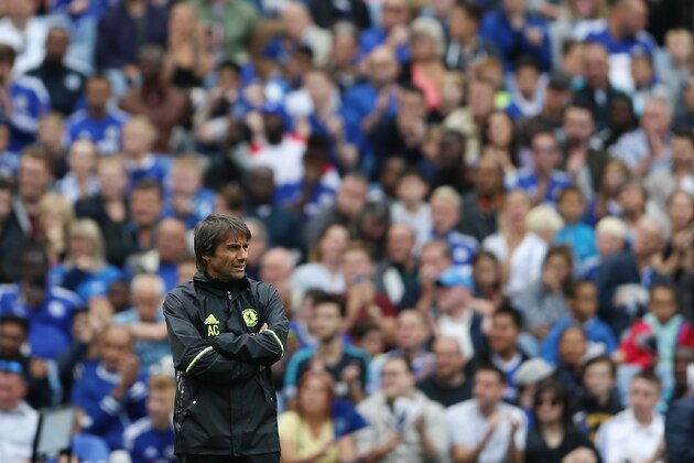 Chelsea's Italian manager Antonio Conte takes part in a training session at Chelsea's Stamford Bridge Stadium in London on August 10, 2016, ahead of the start of the English Premiership season on Saturday August 13, 2016.  / AFP / JUSTIN TALLIS /         (Photo credit should read JUSTIN TALLIS/AFP/Getty Images)