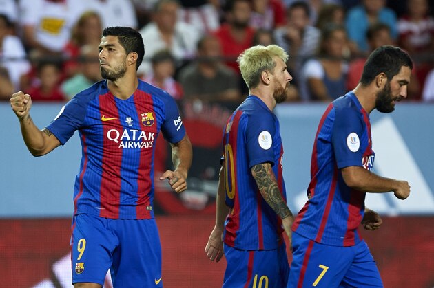 SEVILLE, SPAIN - AUGUST 14:  Luis Suarez of FC Barcelona celebrates after scoring during the match between Sevilla FC vs FC Barcelona as part of the Spanish Super Cup Final 1st Leg  at Estadio Ramon Sanchez Pizjuan on August 14, 2016 in Seville, Spain.  (Photo by Aitor Alcalde/Getty Images)