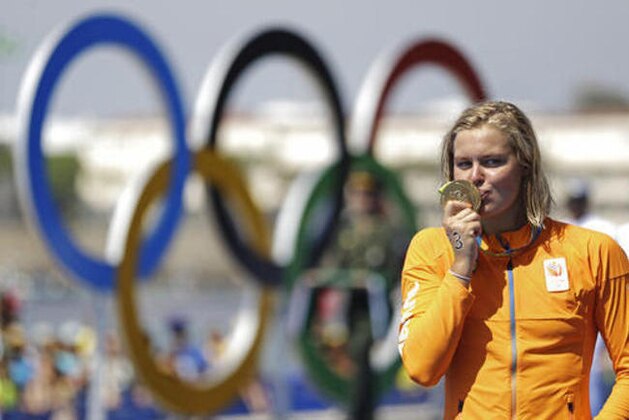 Sharon van Rouwendaal, of the Netherlands, kisses her gold medal after winning the women's marathon swimming event at the 2016 Summer Olympics in Rio de Janeiro, Brazil, Monday, Aug. 15, 2016. (AP Photo/David Goldman) Sharon van Rouwendaal, of the Netherlands, kisses her gold medal after winning the women's marathon swimming event at the 2016 Summer Olympics in Rio de Janeiro, Brazil, Monday, Aug. 15, 2016. (AP Photo/David Goldman)