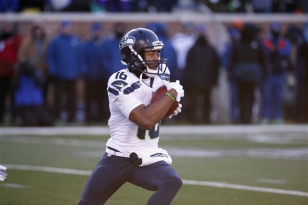Seattle Seahawks receiver Tyler Lockett (16) runs with the ball during the first half of an NFL wild-card football game against the Minnesota Vikings, Sunday, Jan. 10, 2016, in Minneapolis. (AP Photo/Jim Mone)