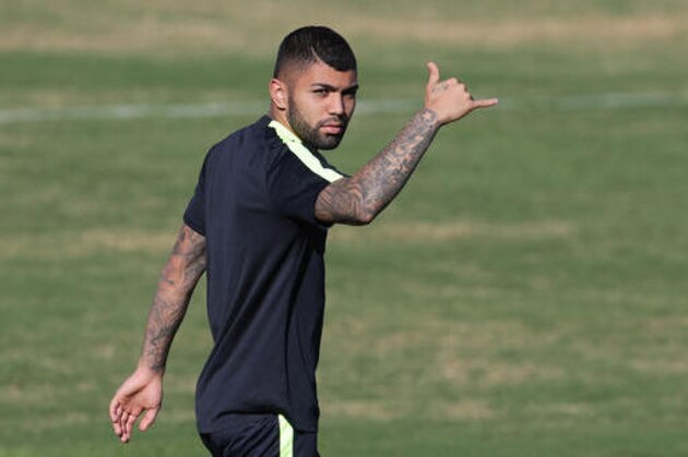 Brazil's Gabriel Barbosa greets reporters on his arrival to attend a Brazil Olympic soccer team training session in Brasilia, Brazil, Aug. 3, 2016. Brazil holds its first match against South Africa on August 4. (AP Photo/Eraldo Peres)