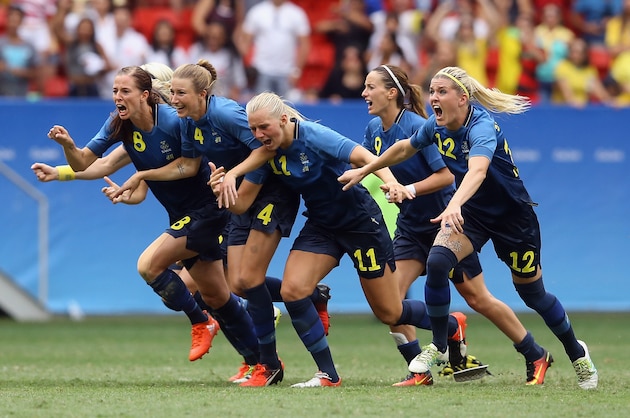 BRASILIA, BRAZIL - AUGUST 12:  Team Sweden celebrates their 1-1 (4-3 PSO) win over team United States during the Women's Football Quarterfinal match at Mane Garrincha Stadium on Day 7 of the Rio 2016 Olympic Games on August 12, 2016 in Brasilia, Brazil.  (Photo by Celso Junior/Getty Images)