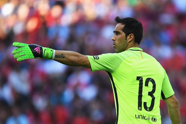 LONDON, ENGLAND - AUGUST 06: Claudio Bravo of Barcelona in action during the International Champions Cup match between Liverpool and Barcelona at Wembley Stadium on August 6, 2016 in London, England.  (Photo by Mike Hewitt/Getty Images)