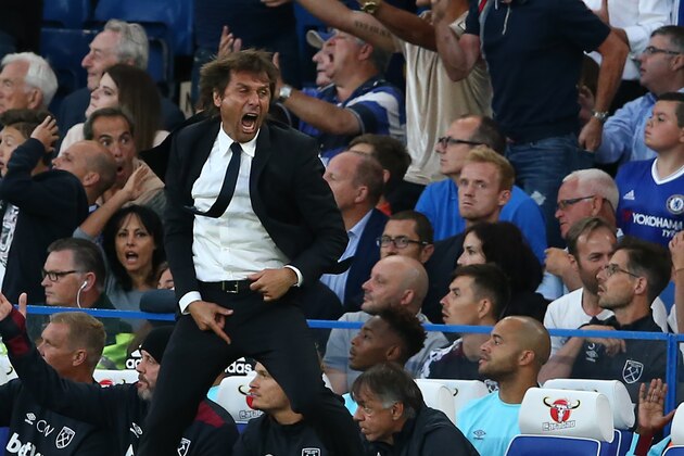 Chelsea's Italian head coach Antonio Conte gestures on the touchline during the English Premier League football match between Chelsea and West Ham United at Stamford Bridge in London on August 15, 2016. / AFP / Justin TALLIS / RESTRICTED TO EDITORIAL USE. No use with unauthorized audio, video, data, fixture lists, club/league logos or 'live' services. Online in-match use limited to 75 images, no video emulation. No use in betting, games or single club/league/player publications.  /         (Photo credit should read JUSTIN TALLIS/AFP/Getty Images)