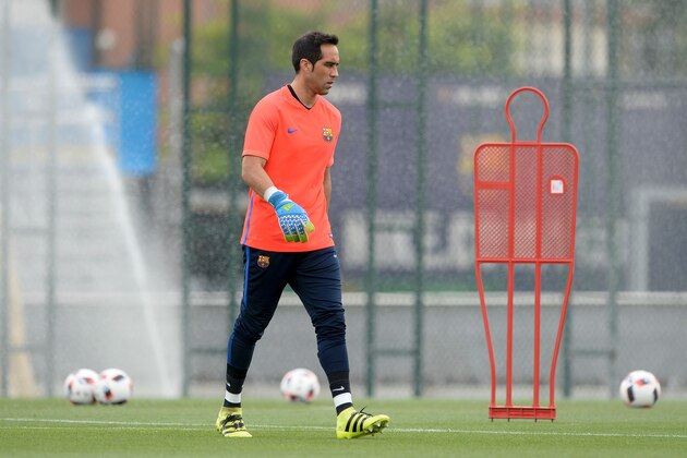 Barcelona's Chilean goalkeeper Claudio Bravo takes part in a training session at the Sports Center FC Barcelona Joan Gamper in Sant Joan Despi, near Barcelona on August 16, 2016, on the eve of the second-leg of the Spanish Super Cup football match between  FC Barcelona and Sevilla FC. / AFP / JOSEP LAGO        (Photo credit should read JOSEP LAGO/AFP/Getty Images)