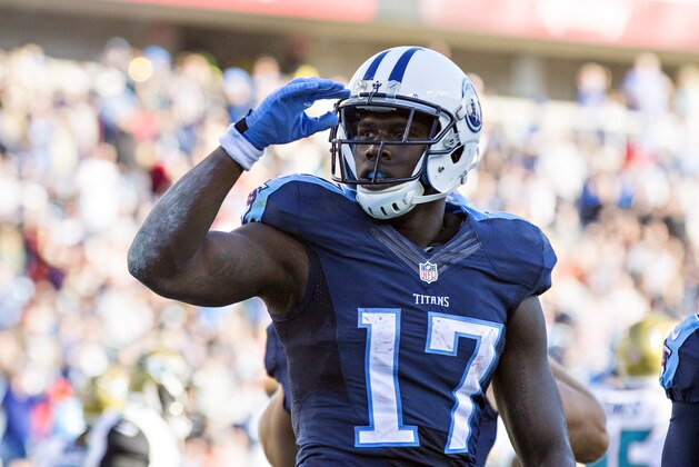 NASHVILLE, TN - DECEMBER 6:  Dorial Green-Beckham #17 of the Tennessee Titans salutes the crowd after scoring a touchdown against the Jacksonville Jaguars at Nissan Stadium on December 6, 2015 in Nashville, Tennessee.  The Titans defeated the Jaguars 42-39.  (Photo by Wesley Hitt/Getty Images)