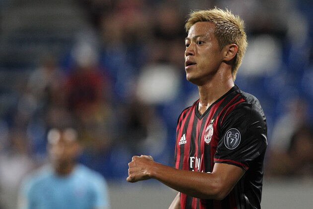 REGGIO NELL'EMILIA, ITALY - AUGUST 10:  Keisuke Honda of AC Milan looks on during the TIM Preseason Tournament at Mapei Stadium - Citta' del Tricolore on August 10, 2016 in Reggio nell'Emilia, Italy  (Photo by Marco Luzzani/Getty Images)