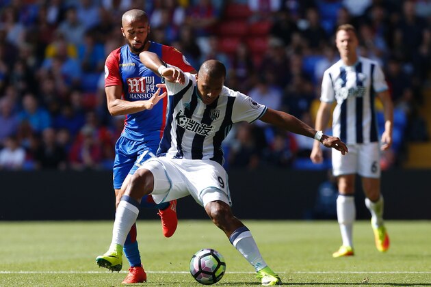 Crystal Palace's English midfielder Andros Townsend (L) vies with West Bromwich Albion's Venezuelan striker Salomon Rondon during the English Premier League football match between Crystal Palace and West Bromwich Albion at Selhurst Park in south London on August 13, 2016. / AFP / Ian KINGTON / RESTRICTED TO EDITORIAL USE. No use with unauthorized audio, video, data, fixture lists, club/league logos or 'live' services. Online in-match use limited to 75 images, no video emulation. No use in betting, games or single club/league/player publications.  /         (Photo credit should read IAN KINGTON/AFP/Getty Images)