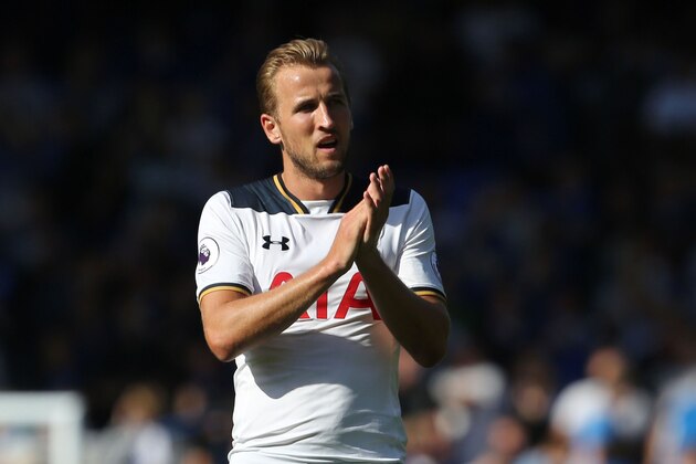 Tottenham Hotspur's English striker Harry Kane applauds the fans after the final whistle of the English Premier League football match between Everton and Tottenham Hotspur at Goodison Park in Liverpool, north west England on August 13, 2016. / AFP / GEOFF CADDICK / RESTRICTED TO EDITORIAL USE. No use with unauthorized audio, video, data, fixture lists, club/league logos or 'live' services. Online in-match use limited to 75 images, no video emulation. No use in betting, games or single club/league/player publications.  /         (Photo credit should read GEOFF CADDICK/AFP/Getty Images)