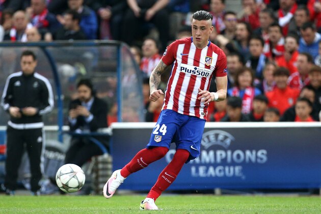 MADRID, SPAIN - APRIL 27: Jose Gimenez of Atletico Madrid in action during the UEFA Champions League semi final first leg match between Club Atletico Madrid and FC Bayern Muenchen (Bayern Munich) at Estadio Vicente Calderon stadium on April 27, 2016 in Madrid, Spain. (Photo by Jean Catuffe/Getty Images)