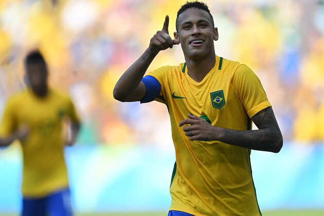 Brazil's Neymar celebrates after scoring a penalty against Honduras during their Rio 2016 Olympic Games men's football semifinal match at the Maracana stadium in Rio de Janeiro, Brazil, on August 17, 2016. / AFP / Martin BERNETTI        (Photo credit should read MARTIN BERNETTI/AFP/Getty Images)