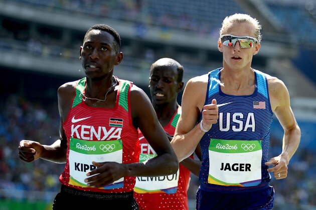 RIO DE JANEIRO, BRAZIL - AUGUST 17:  Conseslus Kipruto of Kenya (L) and Evan Jager of the United States compete in the Men's 3000m Steeplechase Final on Day 12 of the Rio 2016 Olympic Games at the Olympic Stadium on August 17, 2016 in Rio de Janeiro, Brazil.  (Photo by Cameron Spencer/Getty Images)