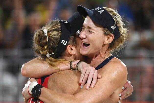 USA's Kerri Walsh Jennings and April Ross celebrate after winning the women's beach volleyball bronze medal match between Brazil and the USA at the Beach Volley Arena in Rio de Janeiro on August 17, 2016, for the Rio 2016 Olympic Games. / AFP / Yasuyoshi Chiba        (Photo credit should read YASUYOSHI CHIBA/AFP/Getty Images)