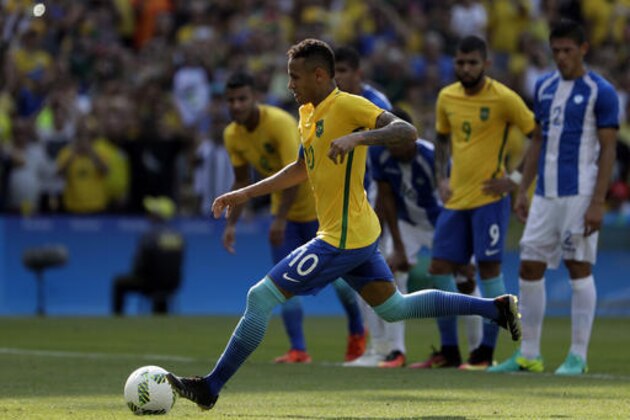 Brazil's Neymar kicks a penalty to score his team's fifth goal during a semifinal match of the men's Olympic football tournament between Brazil and Honduras at the Maracana stadium in Rio de Janeiro Wednesday Aug. 17, 2016.(AP Photo/Felipe Dana)