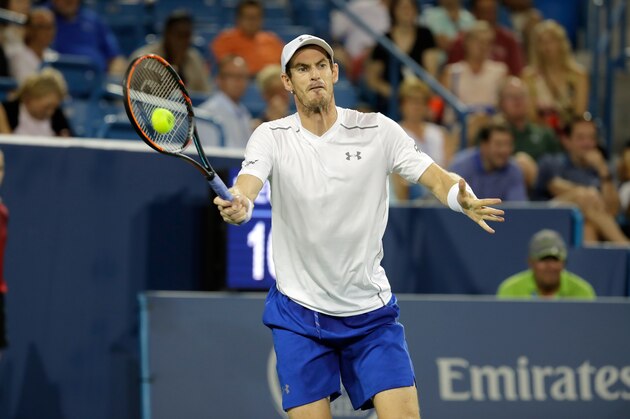 MASON, OH - AUGUST 18:  Andy Murray of Great Britain hits a return in his third round match against Kevin Anderson during day 6 of the Western & Southern Open at the Lindner Family Tennis Center  on August 18, 2016 in Mason, Ohio.  (Photo by Andy Lyons/Getty Images)