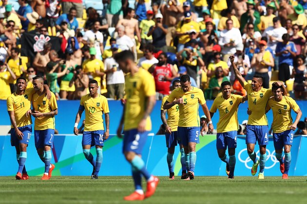 RIO DE JANEIRO, BRAZIL - AUGUST 17:  Marquinhos of Brazil celebrates scoring the 4th goal during with team-mates during the Men's Semifinal Football match at Maracana Stadium on Day 12 of the Rio 2016 Olympic Games on August 17, 2016 in Rio de Janeiro, Brazil.  (Photo by Buda Mendes/Getty Images)