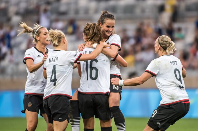 Germany's Sara Daebritz (2-R) celebrates with teammates after scoring against Canada during their Rio 2016 Olympic Games women's semifinal match at the Mineirao stadium in Belo Horizonte, Brazil, on August 16, 2016. / AFP / GUSTAVO ANDRADE        (Photo credit should read GUSTAVO ANDRADE/AFP/Getty Images)