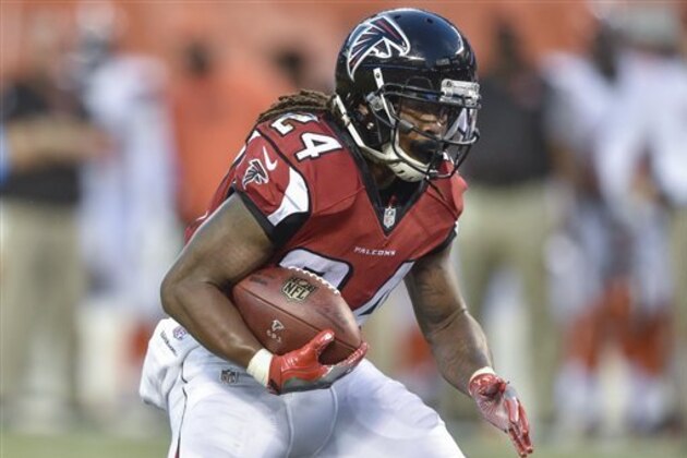 Atlanta Falcons running back Devonta Freeman runs for a touchdown in the first half of an NFL preseason football game against the Cleveland Browns, Thursday, Aug. 18, 2016, in Cleveland. (AP Photo/David Richard)