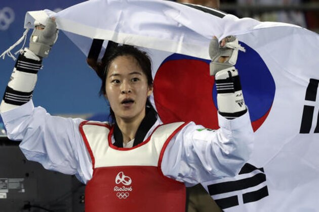 Oh Hyeri of South Korea celebrates after winning a women's Taekwondo 67-kg final at the 2016 Summer Olympics in Rio de Janeiro, Brazil, Friday, Aug. 19, 2016. (AP Photo/Andrew Medichini)