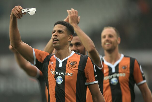 SWANSEA, WALES - AUGUST 20: Curtis Davies of Hull City shows his captain armband to the crowd during the Premier League match between Swansea City and Hull City at Liberty Stadium on August 20, 2016 in Swansea, Wales.  (Photo by Ben Hoskins/Getty Images)