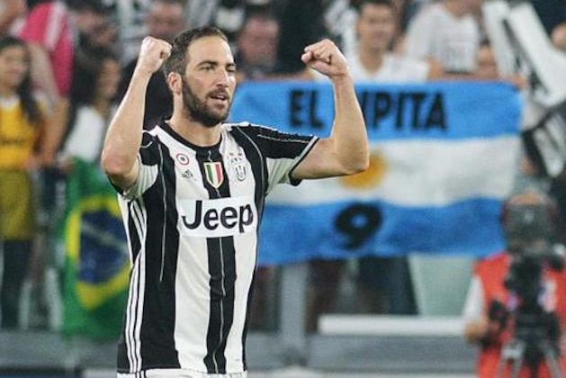 Juventus' Gonzalo Higuain celebrates after scoring during a Serie A soccer match between Juventus and Fiorentina, at Turin's Juventus Stadium, Saturday, Aug. 20, 2016. (Andrea Di Marco/ANSA via AP)