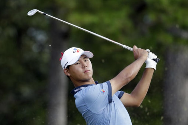 Si Woo Kim watches his tee shot on the 16th hole during the final round of the Wyndham Championship golf tournament in Greensboro, N.C., Sunday, Aug. 21, 2016. (AP Photo/Chuck Burton)