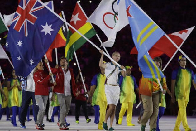 Kim Brennan carries the flag of Australia during the closing ceremony in the Maracana stadium at the 2016 Summer Olympics in Rio de Janeiro, Brazil, Sunday, Aug. 21, 2016. (AP Photo/Matt Dunham)