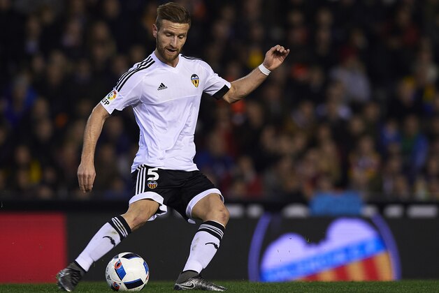 VALENCIA, SPAIN - JANUARY 21:  Shkodran Mustafi of Valencia in action during the Copa del Rey Quarter Final First Leg match between Valencia CF and UD Las Palmas at Estadio Mestalla on January 21, 2016 in Valencia, Spain.  (Photo by Manuel Queimadelos Alonso/Getty Images)