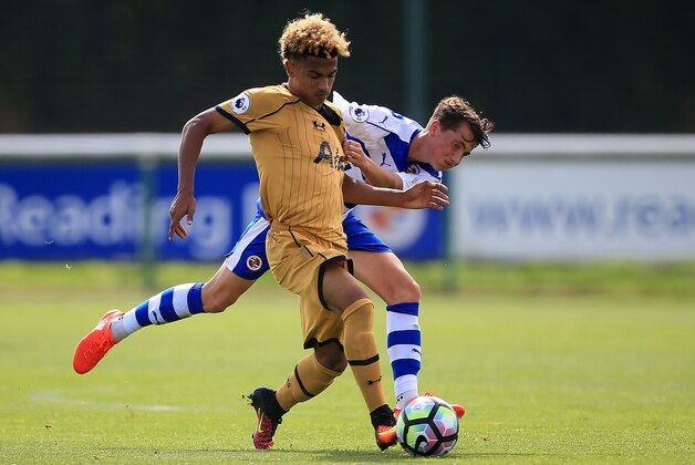 WOKINGHAM, ENGLAND - AUGUST 22:  Marcus Edwards of Tottenham holds off the challenge of Ryan East of Reading during the Premier League 2 match between Reading and Tottenham Hotspur on August 22, 2016 in Wokingham, England.  (Photo by Ben Hoskins/Getty Images)