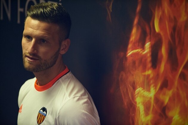 VALENCIA, SPAIN - AUGUST 13:  Shkodran Mustafi of Valencia looks on during the team official presentation ahead of the pre-season friendly match between Valencia CF and AC Fiorentina at Estadio Mestalla on August 13, 2016 in Valencia, Spain.  (Photo by Manuel Queimadelos Alonso/Getty Images)