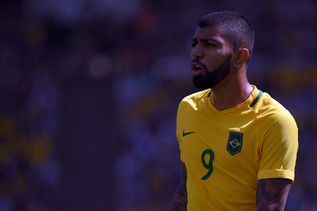 RIO DE JANEIRO, BRAZIL - AUGUST 17:  Gabriel Barbosa of Brazil looks on during the Men's Semifinal Football match between Brazil and Honduras at Maracana Stadium on Day 12 of the Rio 2016 Olympic Games on August 17, 2016 in Rio de Janeiro, Brazil.  (Photo by Stanley Chou/Getty Images)