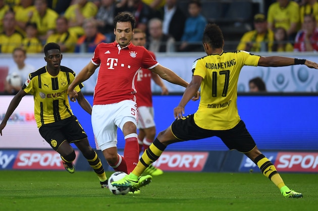Bayern Munich's defender Mats Hummels (C) fights for the ball with Dortmund's Gabonese striker Pierre-Emerick Aubameyang during the German Super Cup football match final Borussia Dortmund vs FC Bayern Munich in Dortmund on August 14, 2016. / AFP / PATRIK STOLLARZ / RESTRICTIONS: DURING MATCH TIME: DFL RULES TO LIMIT THE ONLINE USAGE TO 15 PICTURES PER MATCH AND FORBID IMAGE SEQUENCES TO SIMULATE VIDEO. == RESTRICTED TO EDITORIAL USE == FOR FURTHER QUERIES PLEASE CONTACT DFL DIRECTLY AT + 49 69 650050
        (Photo credit should read PATRIK STOLLARZ/AFP/Getty Images)
