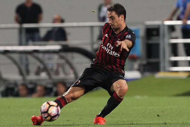 REGGIO NELL'EMILIA, ITALY - AUGUST 10:  Giacomo Bonaventura of AC Milan in action during the TIM Preseason Tournament at Mapei Stadium - Citta' del Tricolore on August 10, 2016 in Reggio nell'Emilia, Italy  (Photo by Marco Luzzani/Getty Images)