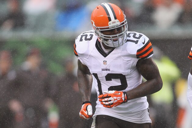 CINCINNATI, OH - NOVEMBER 17:  Josh Gordon #12 of the Cleveland Browns runs to the line of scrimmage during the game against the Cincinnati Bengals at Paul Brown Stadium on November 17, 2013 in Cincinnati, Ohio.  The Bengals defeated the Browns 41-20.  (Photo by John Grieshop/Getty Images)