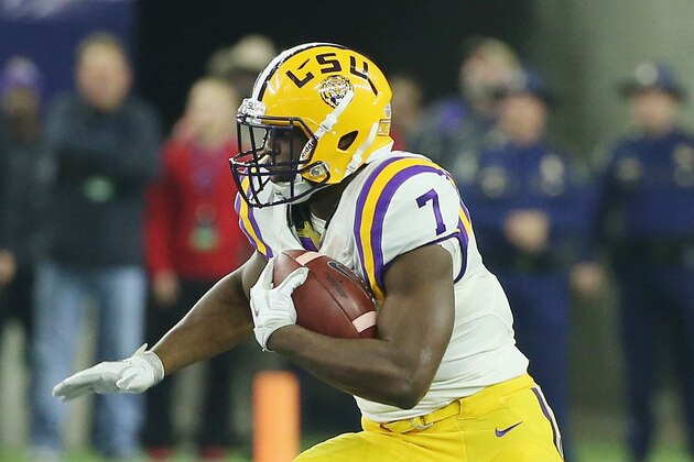 HOUSTON, TX - DECEMBER 29:  Leonard Fournette #7 of the LSU Tigers runs with the ball during the first half of their game against the Texas Tech Red Raiders during the AdvoCare V100 Texas Bowl at NRG Stadium on December 29, 2015 in Houston, Texas.  (Photo by Scott Halleran/Getty Images)
