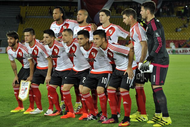 Argentina's River Plate team pose for a picture during the Recopa Sudamericana 2016 first final football match against Colombia's Santa Fe at Nemesio Camacho 'El Campin' stadium in Bogota, Colombia on August 18, 2016. / AFP / GUILLERMO LEGARIA        (Photo credit should read GUILLERMO LEGARIA/AFP/Getty Images)
