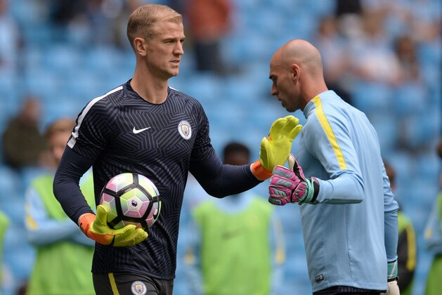 Manchester City's English goalkeeper Joe Hart (L) warms up with Manchester CIty's Argentinian goalkeeper Willy Caballero (R) ahead of the English Premier League football match between Manchester City and Sunderland at the Etihad Stadium in Manchester, north west England, on August 13, 2016.
Manchester City manager Pep Guardiola dropped goalkeeper Joe Hart in favour of Willy Caballero for his opening Premier League game against Sunderland on August 13. / AFP / Oli SCARFF / RESTRICTED TO EDITORIAL USE. No use with unauthorized audio, video, data, fixture lists, club/league logos or 'live' services. Online in-match use limited to 75 images, no video emulation. No use in betting, games or single club/league/player publications.  /         (Photo credit should read OLI SCARFF/AFP/Getty Images)
