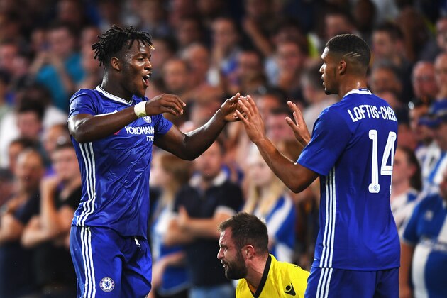 LONDON, ENGLAND - AUGUST 23:  Michy Batshuayi of Chelsea (L) celebrates scoring his sides third goal with Ruben Loftus-Cheek of Chelsea (R) during the EFL Cup second round match between Chelsea and Bristol Rovers at Stamford Bridge on August 23, 2016 in London, England.  (Photo by Michael Regan/Getty Images )