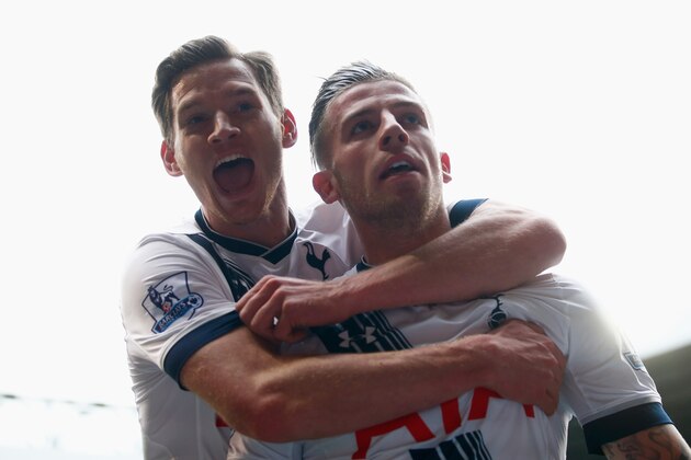 LONDON, UNITED KINGDOM - APRIL 10:  Toby Alderweireld of Tottenham Hotspur (R) with Jan Vertonghen celebrates as he scores their second goal during the Barclays Premier League match between Tottenham Hotspur and Manchester United at White Hart Lane on April 10, 2016 in London, England.  (Photo by Julian Finney/Getty Images)