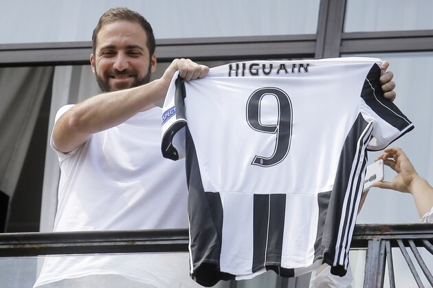 Juventus' forward Gonzalo Higuain from Argentina holds his jersey at the Juventus' headquarter in Turin on July 27, 2016.  / AFP / MARCO BERTORELLO        (Photo credit should read MARCO BERTORELLO/AFP/Getty Images)