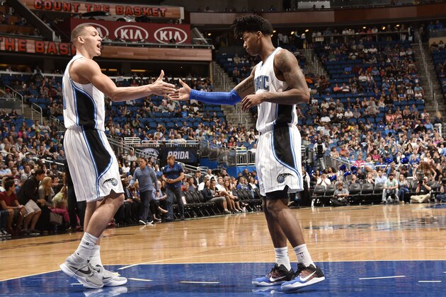 ORLANDO, FL - APRIL 3:  Elfrid Payton #4 of the Orlando Magic shakes hands with Aaron Gordon #00 of the Orlando Magic during the game against the Memphis Grizzlies on April 3, 2016 at Amway Center in Orlando, Florida. NOTE TO USER: User expressly acknowledges and agrees that, by downloading and or using this photograph, User is consenting to the terms and conditions of the Getty Images License Agreement. Mandatory Copyright Notice: Copyright 2016 NBAE (Photo by Fernando Medina/NBAE via Getty Images)