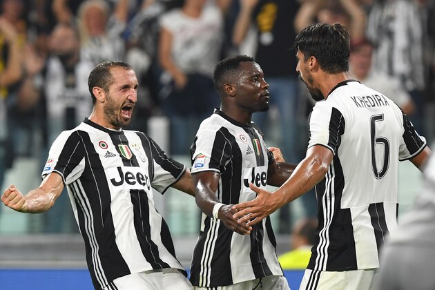 TURIN, ITALY - AUGUST 20:  Sami Khedira (R) of Juventus FC celebrates after scoring the opening goal with team mates Giorgio Chiellini (R) and Kwadwo Asamoah during the Serie A match between Juventus FC and ACF Fiorentina at Juventus Arena on August 20, 2016 in Turin, Italy.  (Photo by Valerio Pennicino/Getty Images)